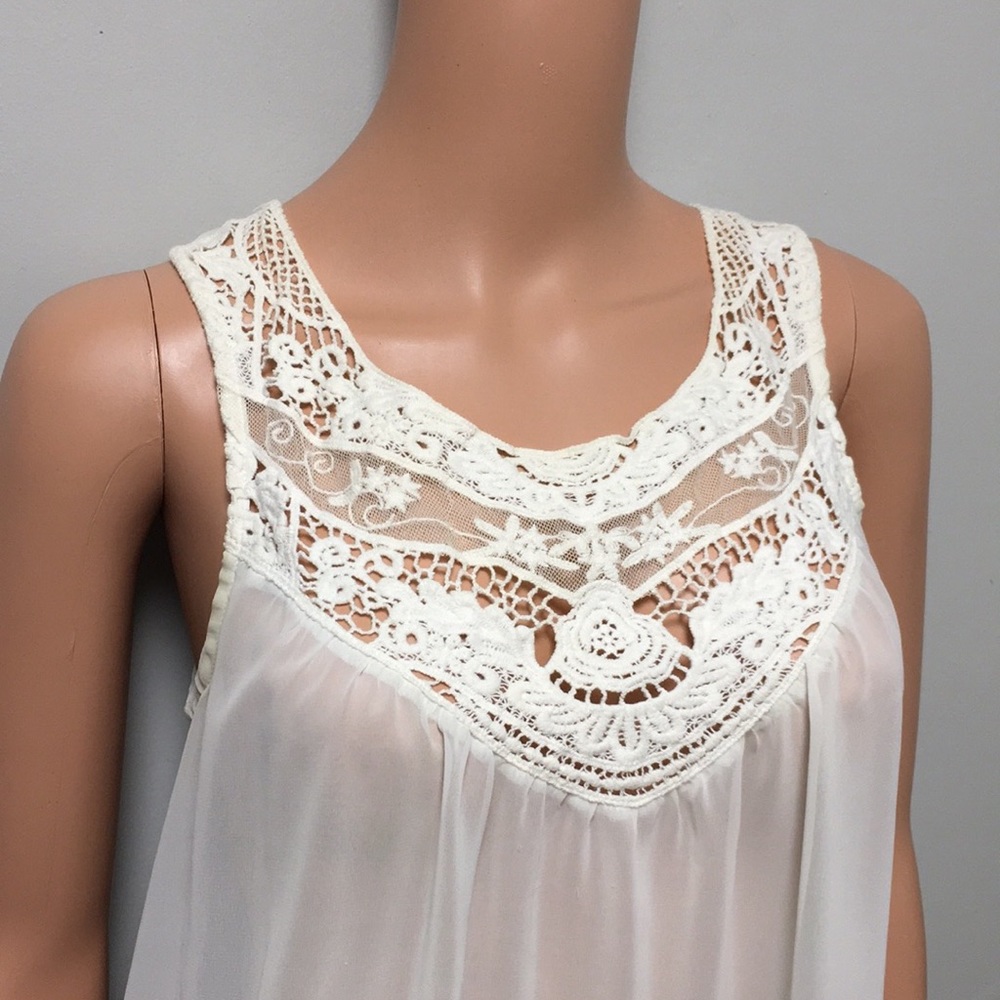 Candie’s Blouse - Picture 7 of 8